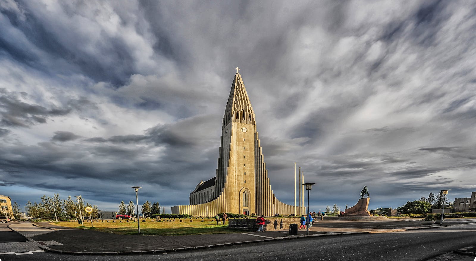 Reykjavik — Blue Lagoon, Golden Circle, Aurora — Reykjavik (Hallgrímskirkja)